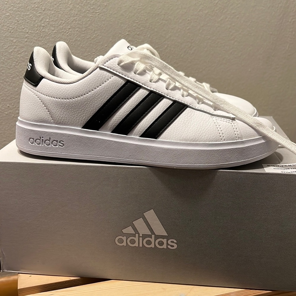 Almost brand new Adidas Grand Court 2.0
